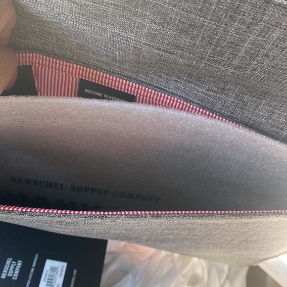 Herschel Spokane Raven Crosshatch 15 inch MacBook laptop sleeve - Picture 7 of 7